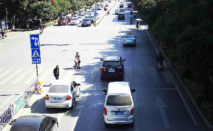 赤壁市首個不禮讓行人(rén)自(zì)動抓拍(pāi)系統正式投入使用