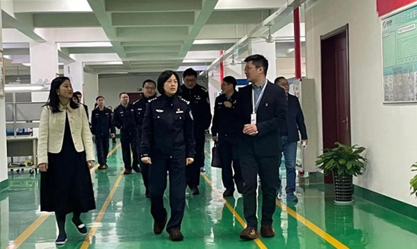 合肥市公安局科(kē)技信息化支隊來(lái)我司開展“便民(mín)服務”主題黨日(rì)活動